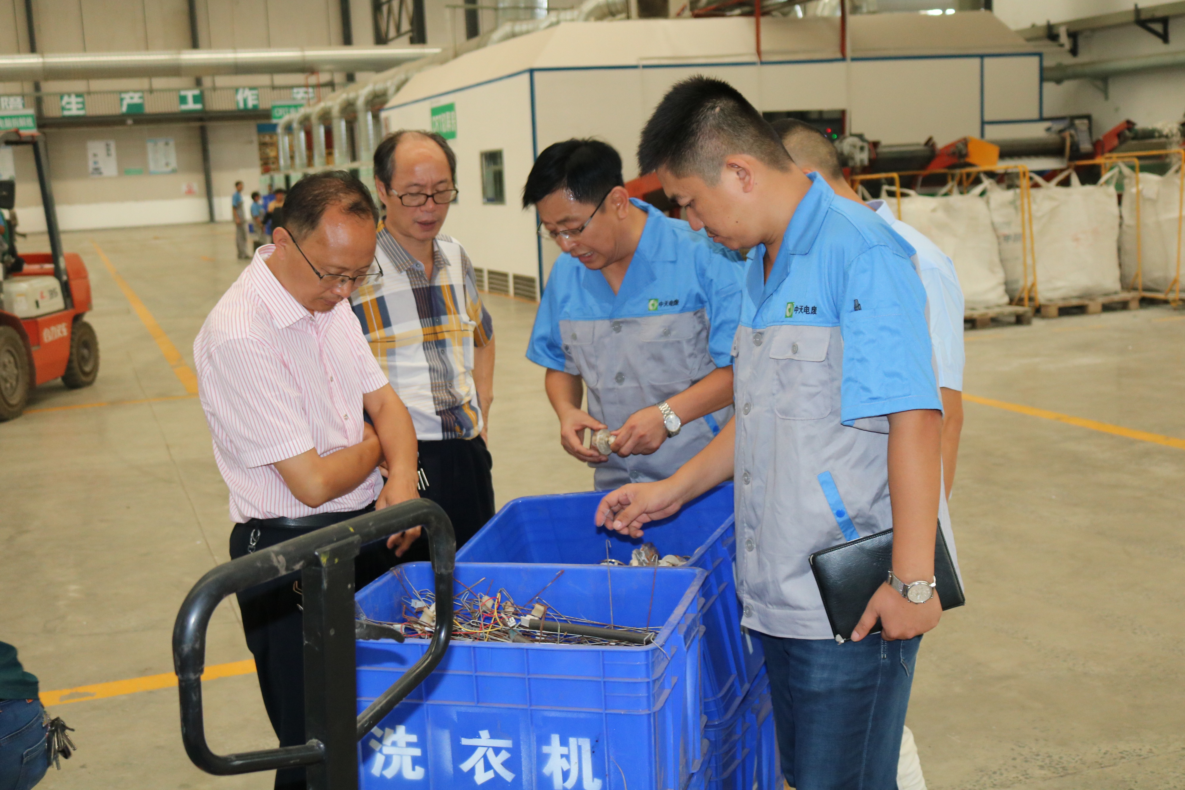 熱烈歡迎雙橋經開區副主任陳建華一行蒞臨中天電廢參觀調研