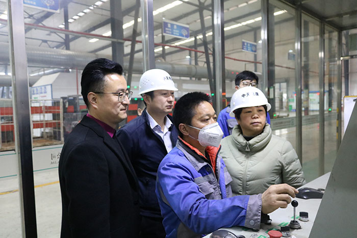 熱烈歡迎新疆生產建設兵團第十二師頭屯河農場政委曾小紅一行蒞臨中天電廢考察調研